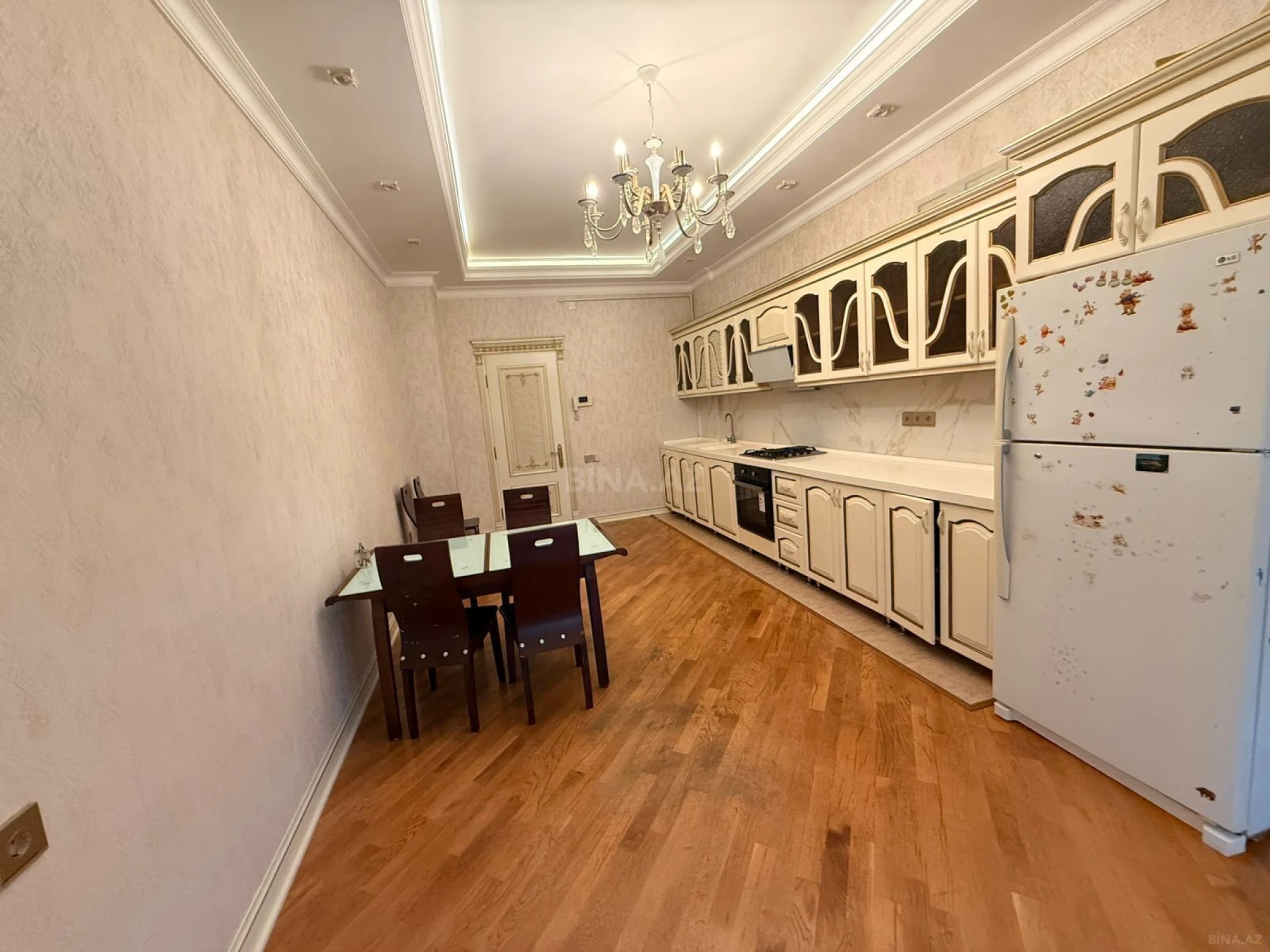 Kirayə verilir 3 otaqlı mənzil 135 m²