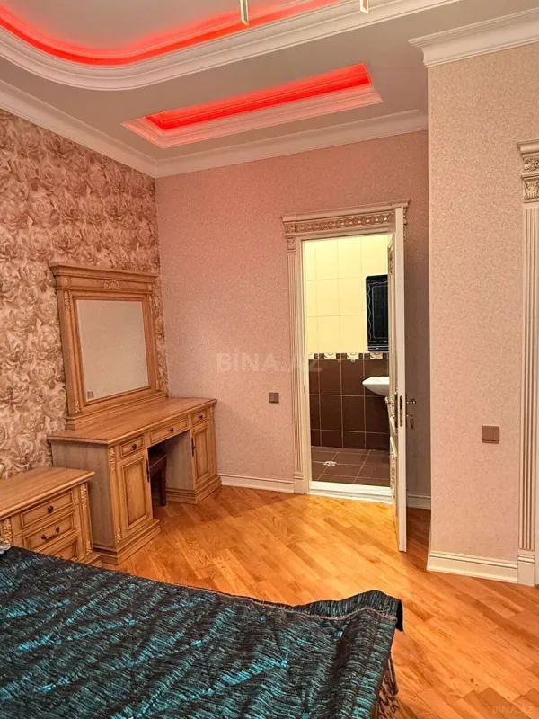 Kirayə verilir 3 otaqlı mənzil 135 m²
