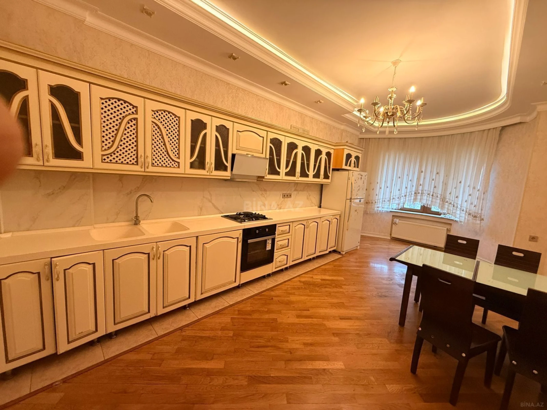Kirayə verilir 3 otaqlı mənzil 135 m²