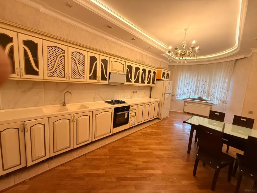 Kirayə verilir 3 otaqlı mənzil 135 m²