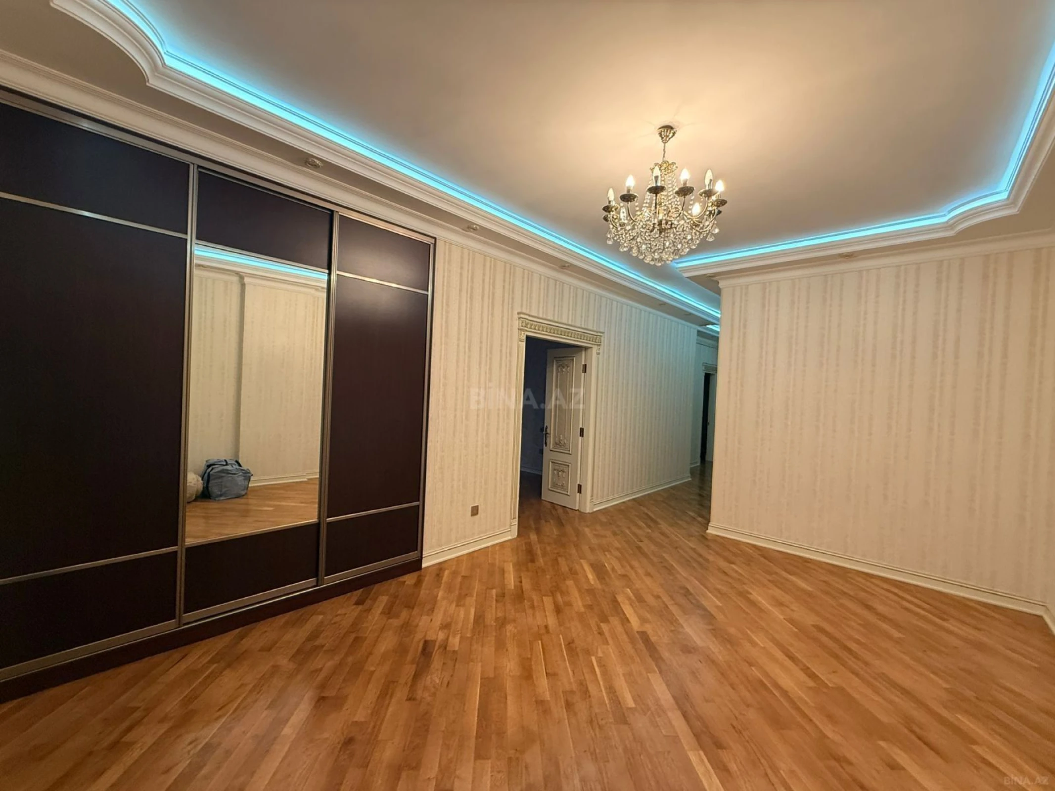 Kirayə verilir 3 otaqlı mənzil 135 m²