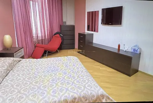Satılır 4 otaqlı mənzil 200 m²