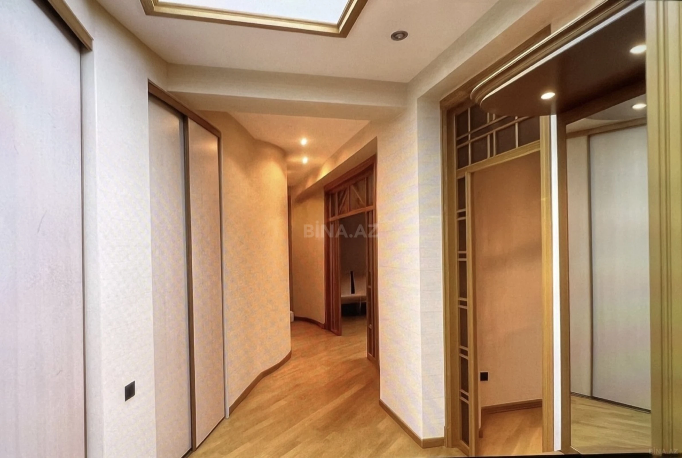 Satılır 4 otaqlı mənzil 200 m²