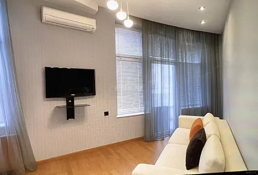 Satılır 4 otaqlı mənzil 200 m²
