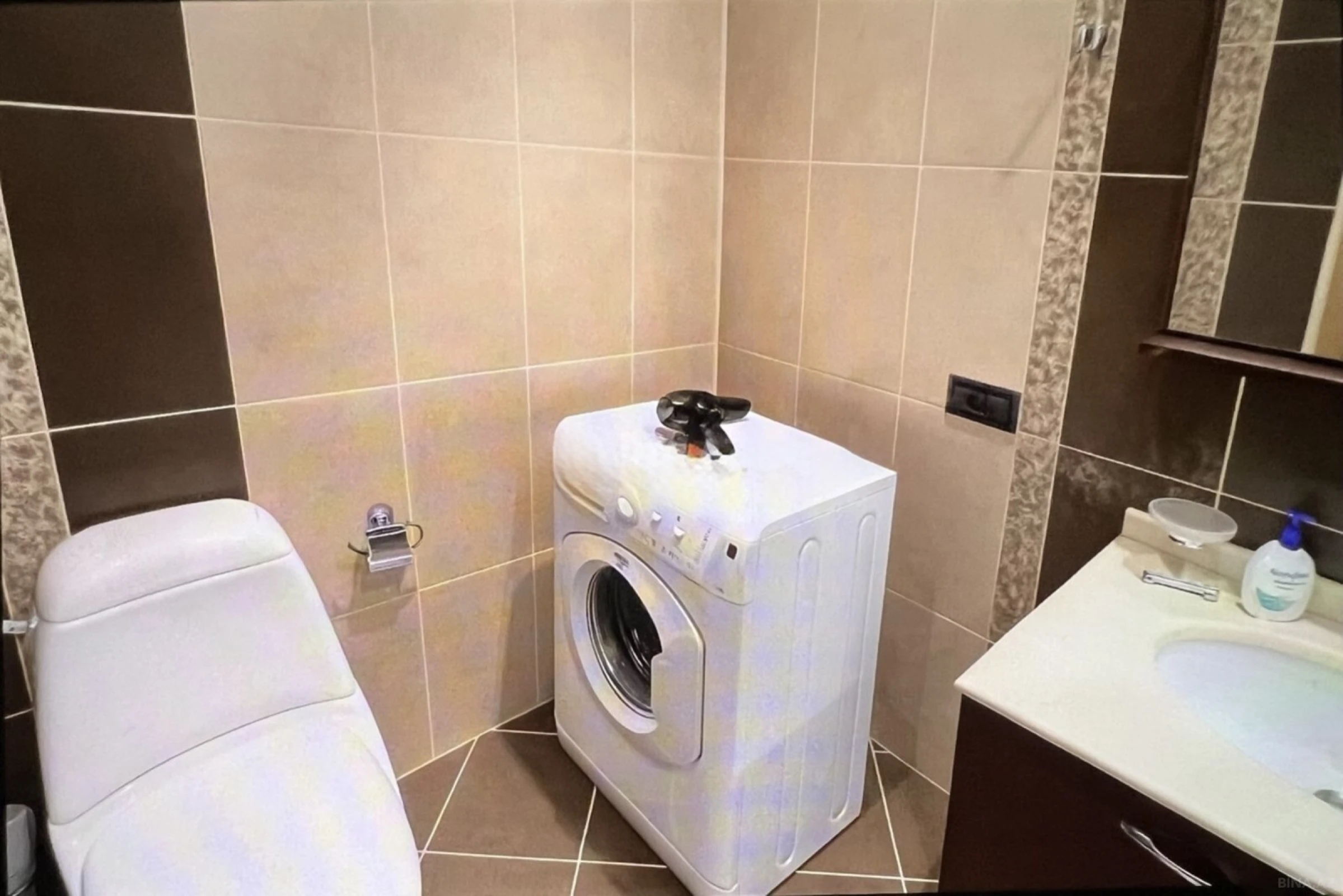 Satılır 4 otaqlı mənzil 200 m²