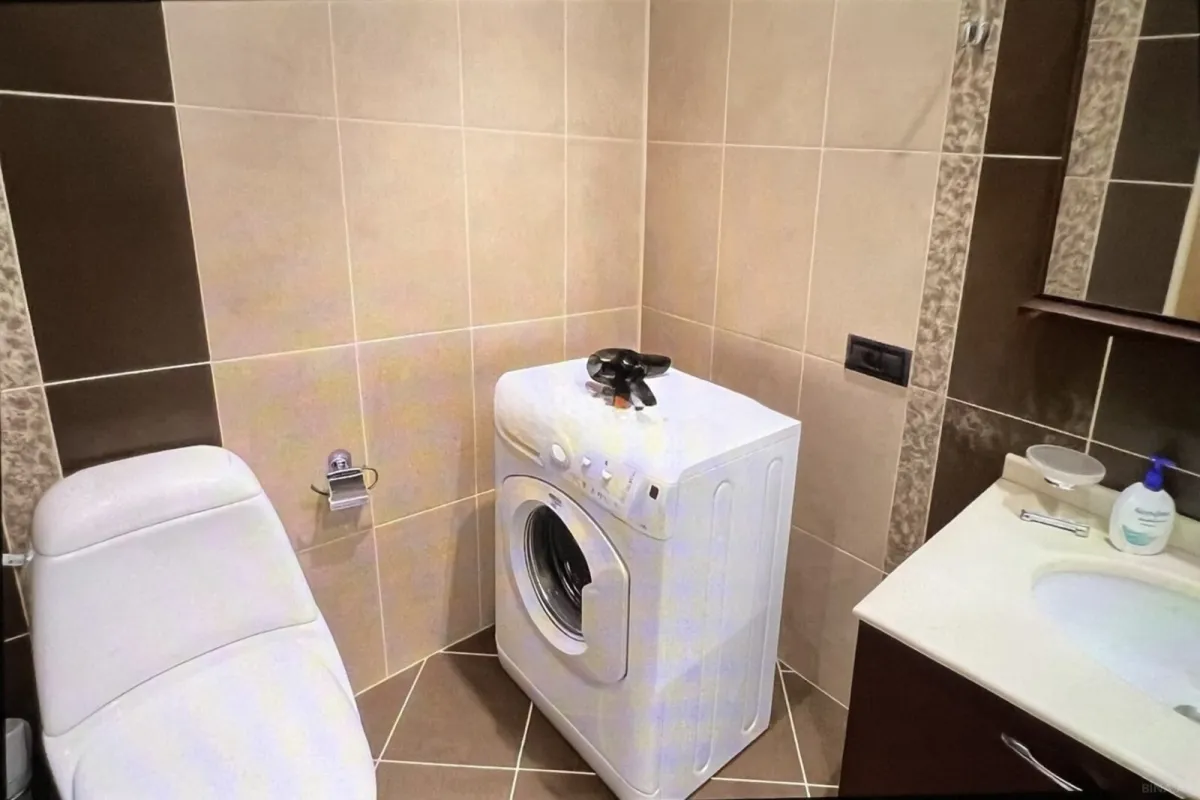 Satılır 4 otaqlı mənzil 200 m²