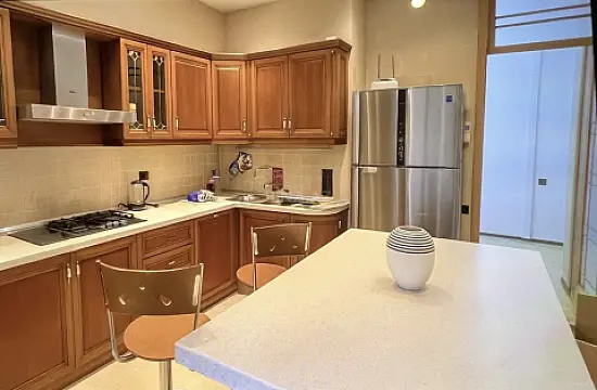 Satılır 4 otaqlı mənzil 200 m²