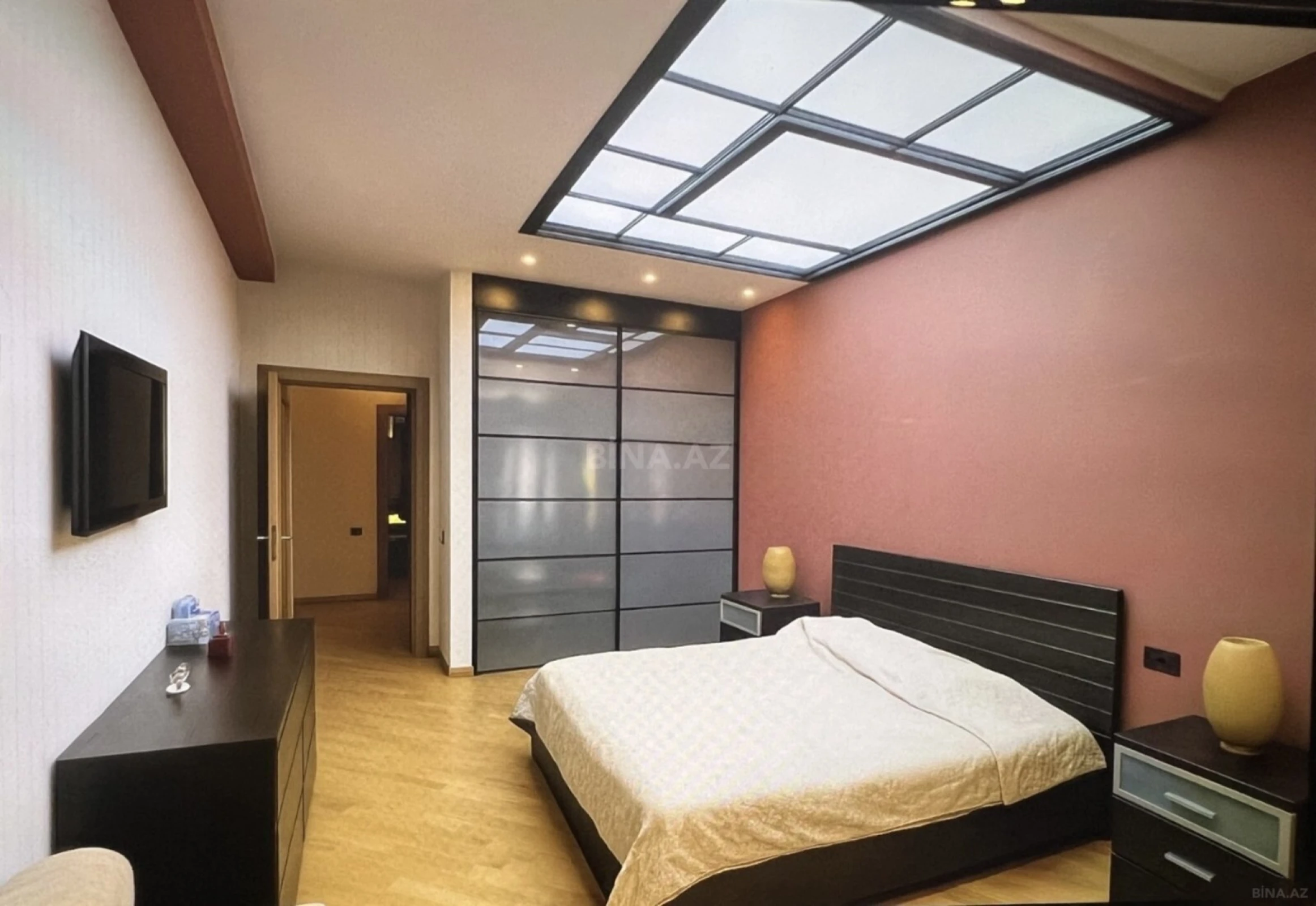 Satılır 4 otaqlı mənzil 200 m²