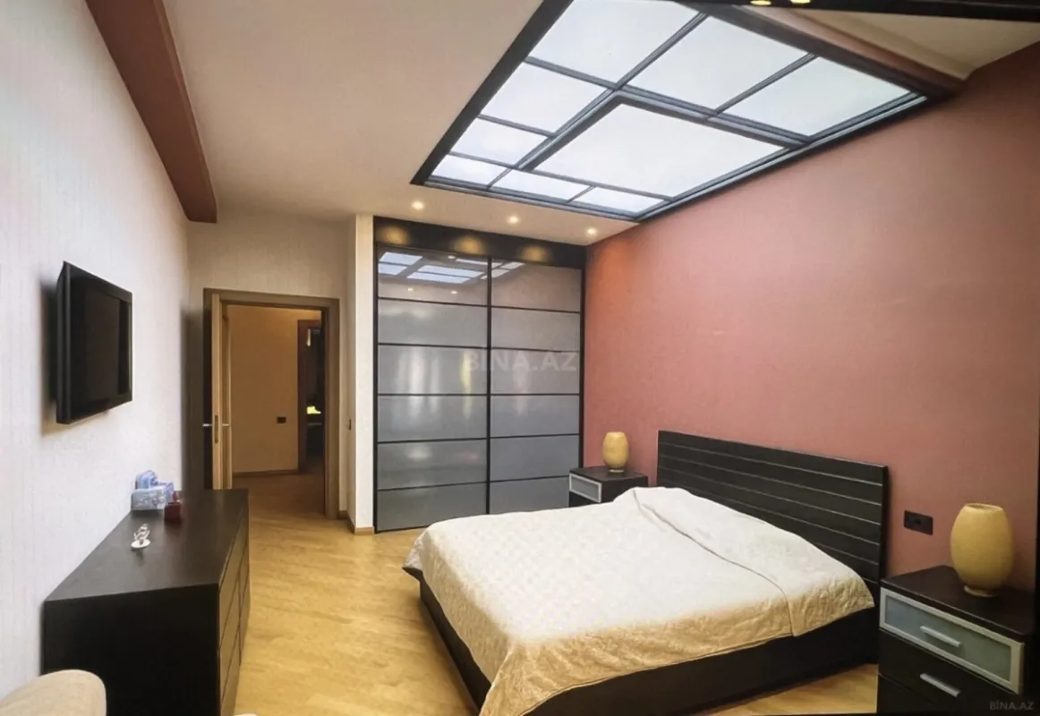 Satılır 4 otaqlı mənzil 200 m²