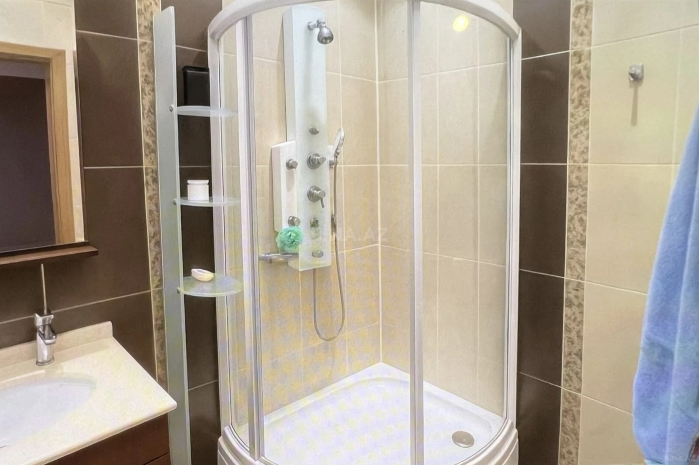 Satılır 4 otaqlı mənzil 200 m²