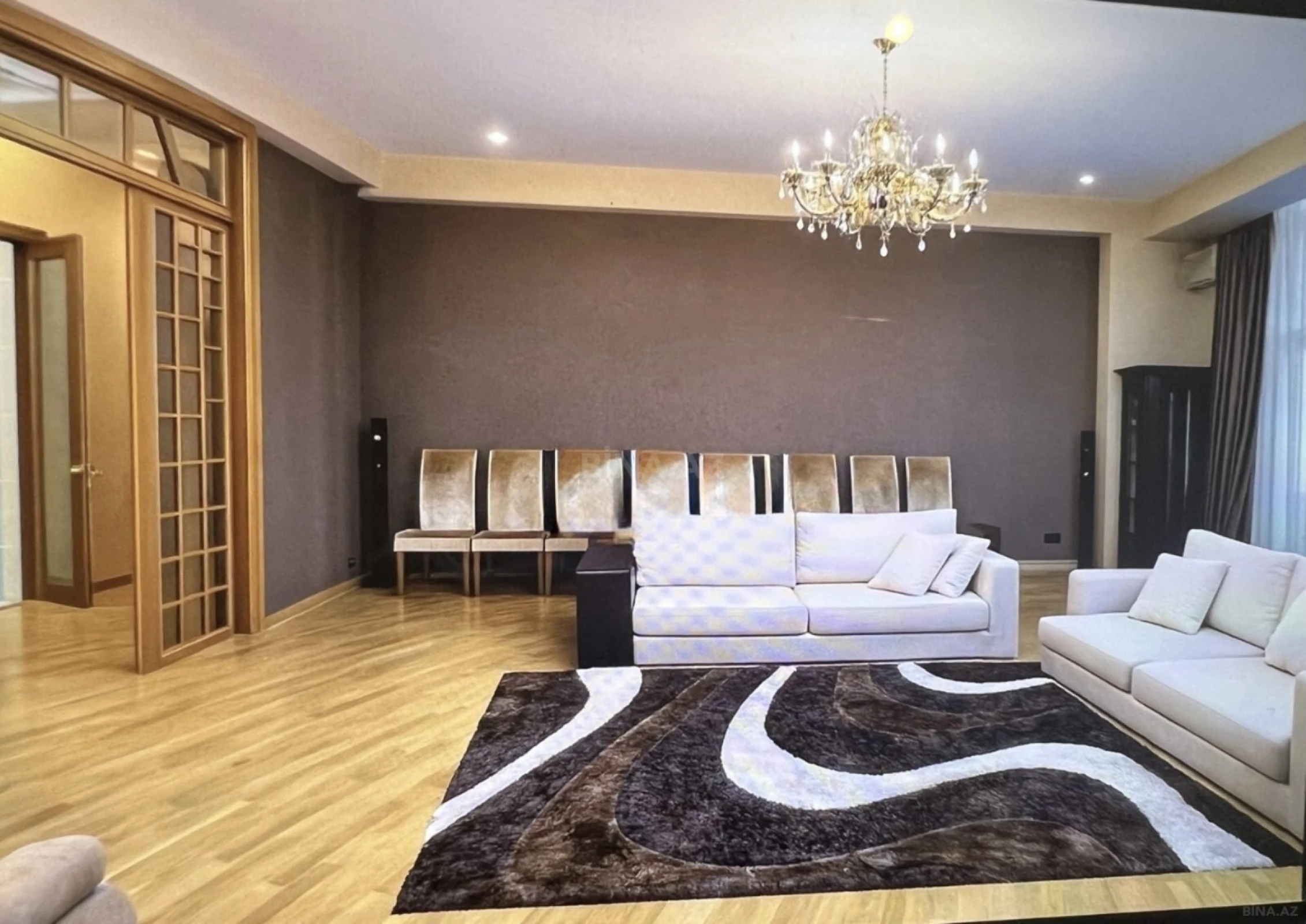 Satılır 4 otaqlı mənzil 200 m²