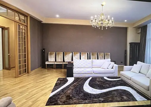 Satılır 4 otaqlı mənzil 200 m²