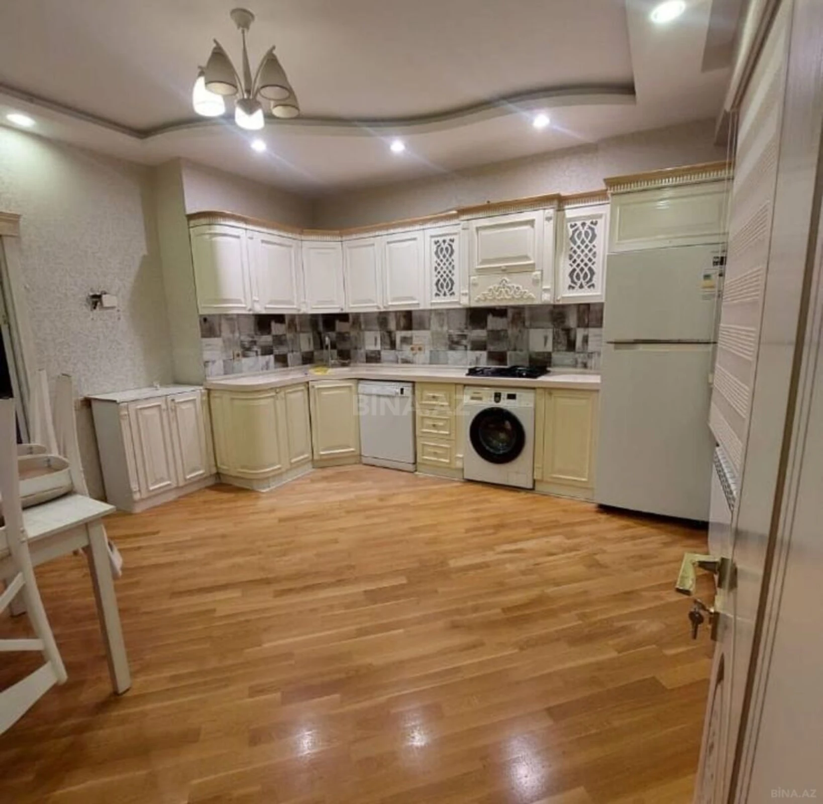 Kirayə verilir 3 otaqlı mənzil 100 m²