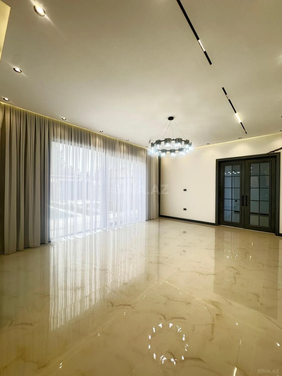 Satılır 5 otaqlı həyət evi 250 m²