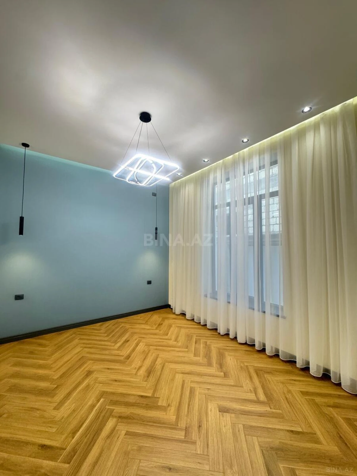 Satılır 5 otaqlı həyət evi 250 m²