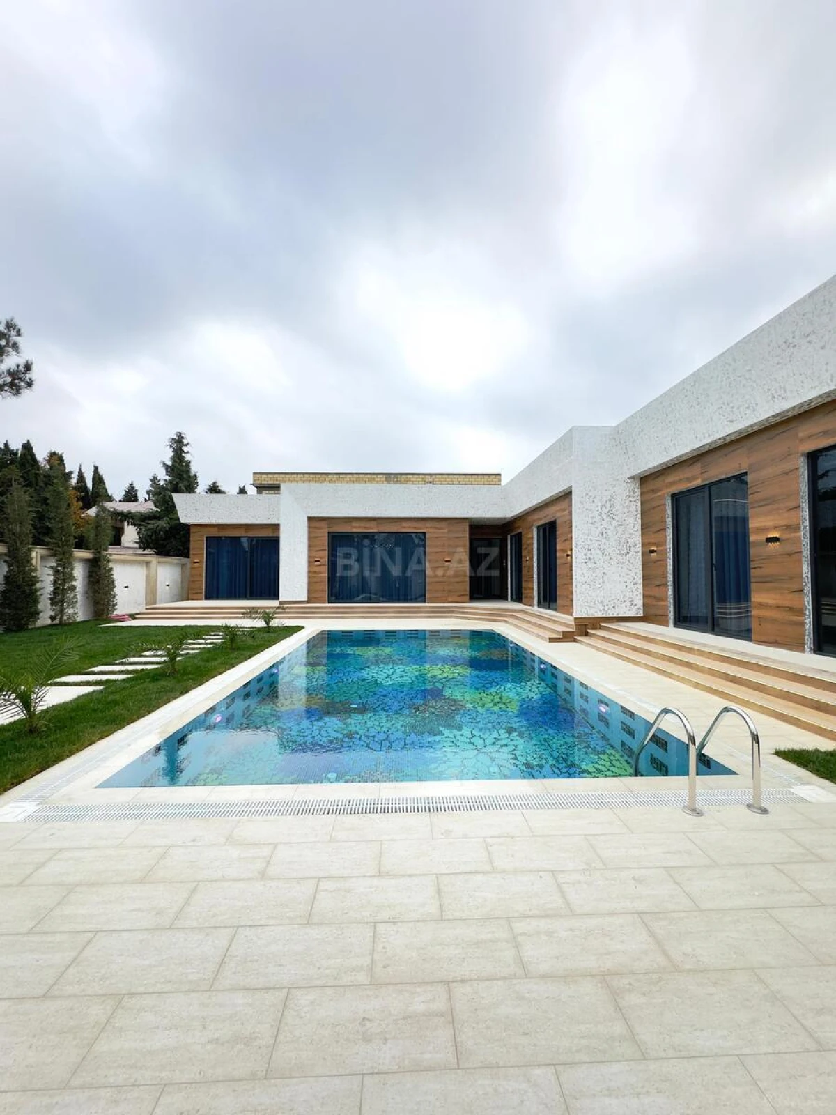 Satılır 5 otaqlı həyət evi 250 m²