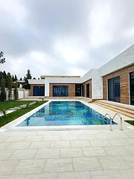 Satılır 5 otaqlı həyət evi 250 m²