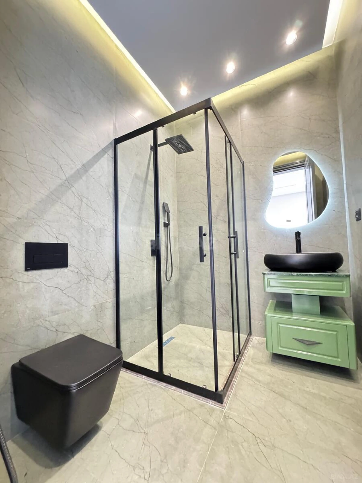 Satılır 5 otaqlı həyət evi 250 m²