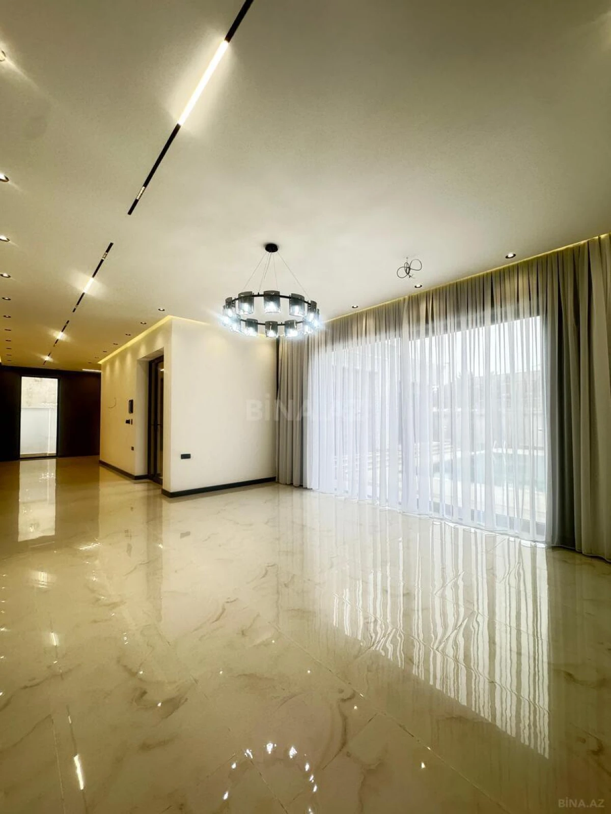 Satılır 5 otaqlı həyət evi 250 m²