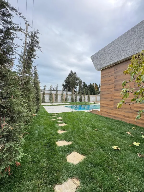 Satılır 5 otaqlı həyət evi 250 m²