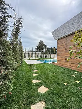 Satılır 5 otaqlı həyət evi 250 m²