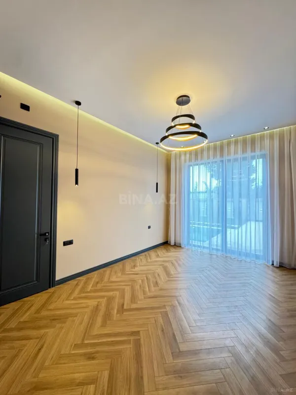 Satılır 5 otaqlı həyət evi 250 m²