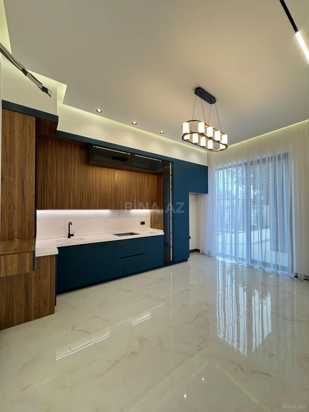 Satılır 5 otaqlı həyət evi 250 m²
