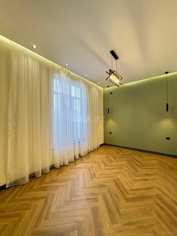 Satılır 5 otaqlı həyət evi 250 m²