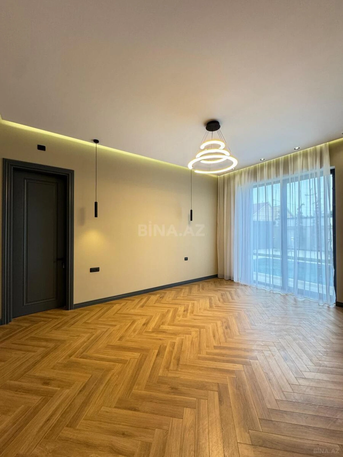 Satılır 5 otaqlı həyət evi 250 m²