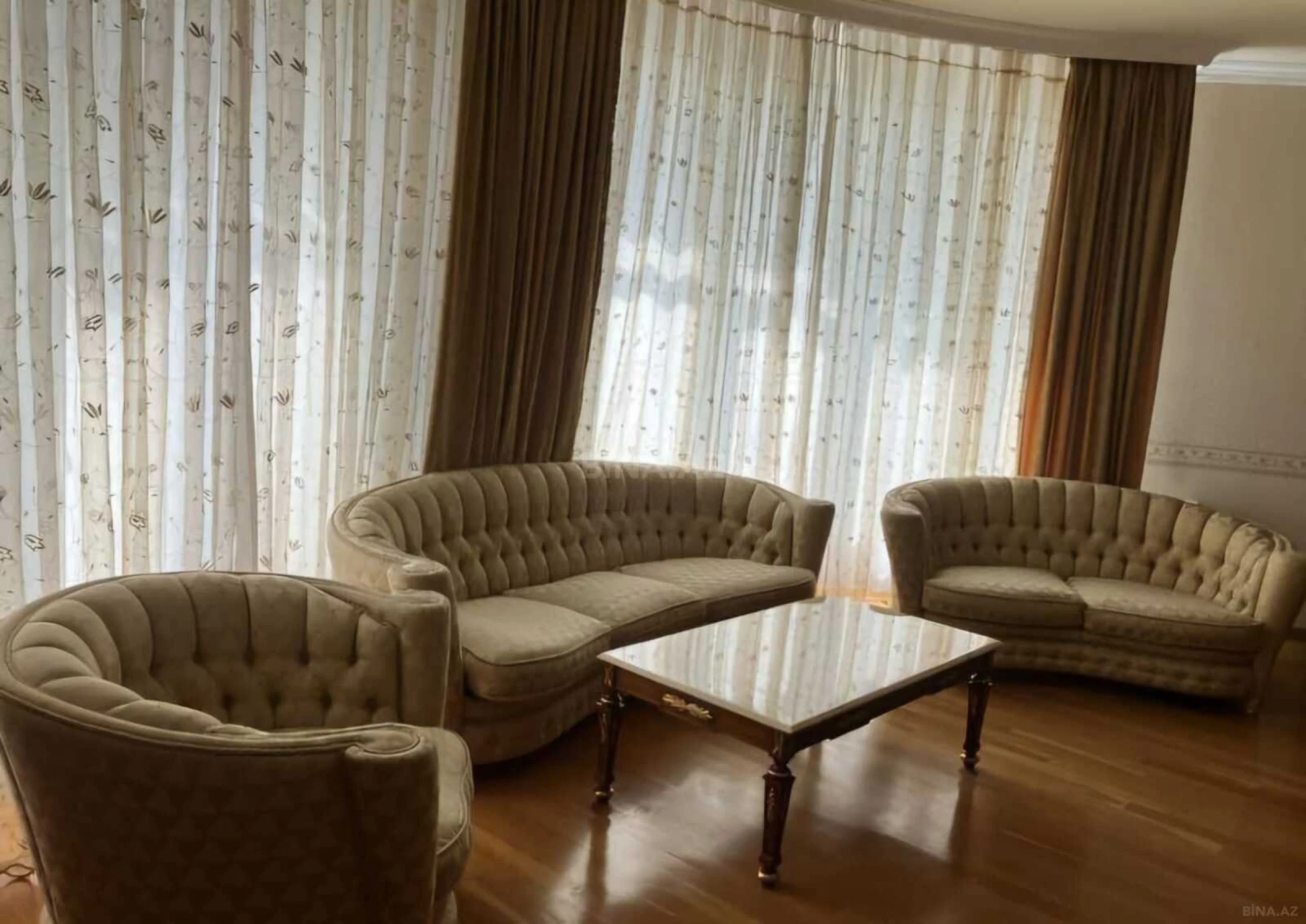 Satılır 4 otaqlı mənzil 230 m²