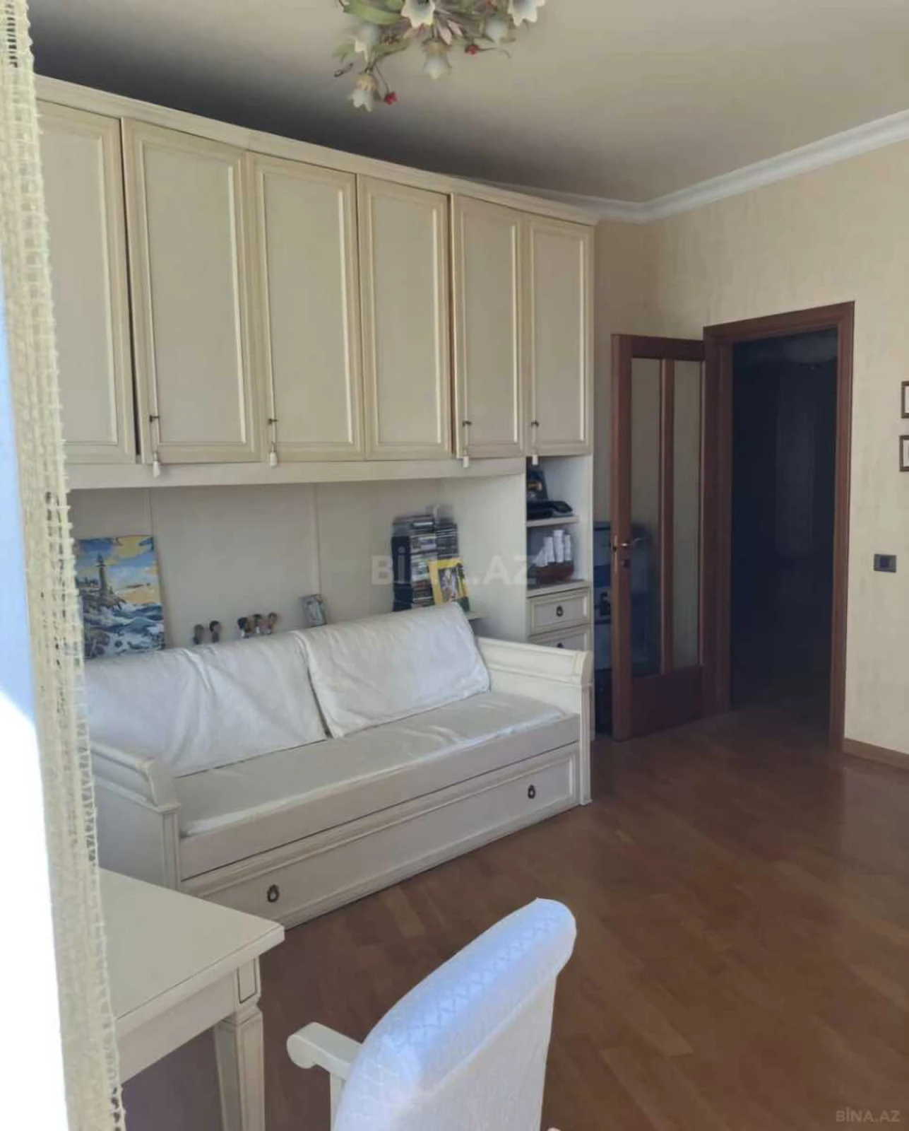 Satılır 4 otaqlı mənzil 230 m²