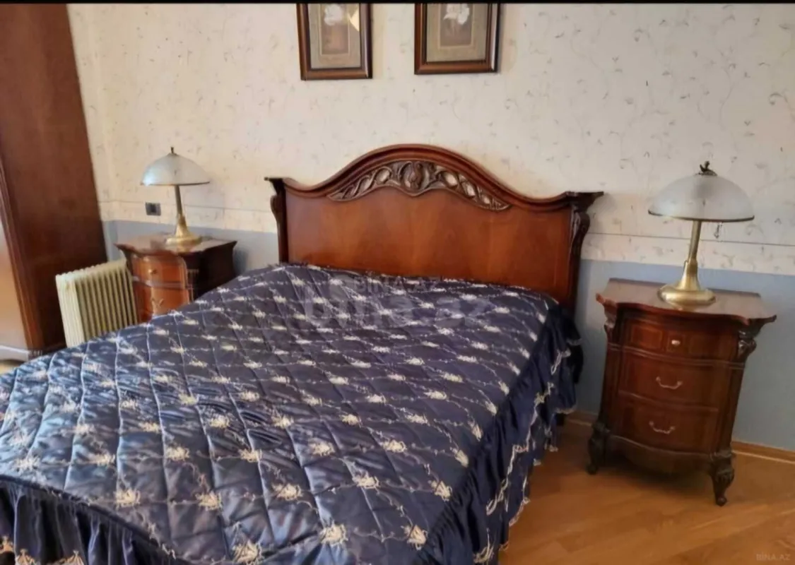 Satılır 4 otaqlı mənzil 230 m²