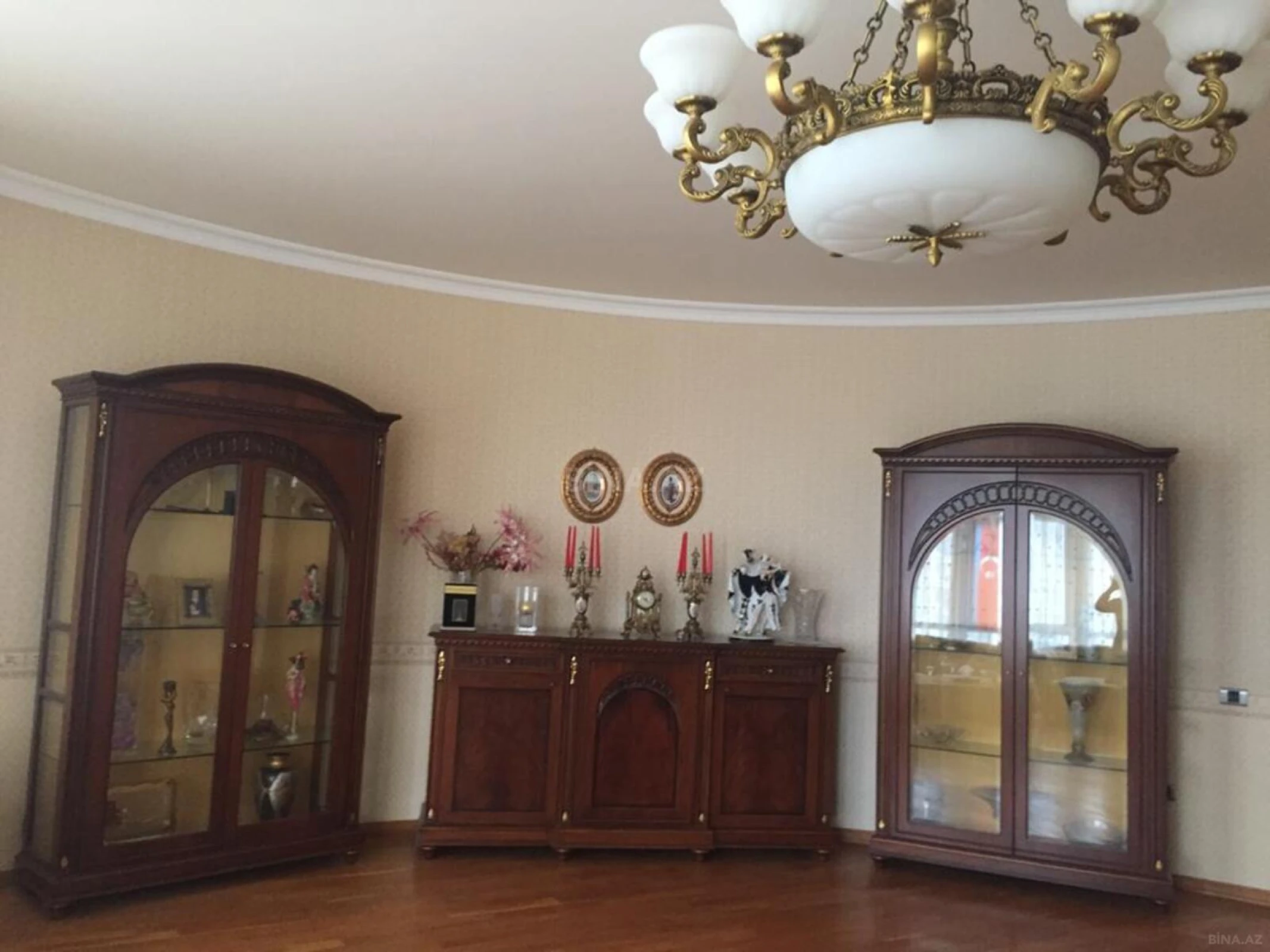 Satılır 4 otaqlı mənzil 230 m²