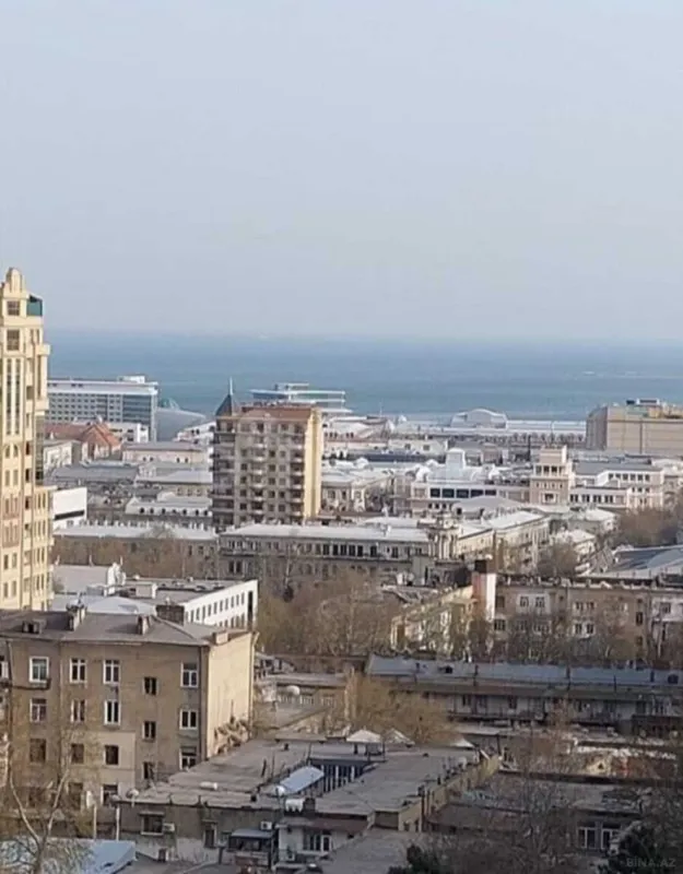 Satılır 4 otaqlı mənzil 230 m²