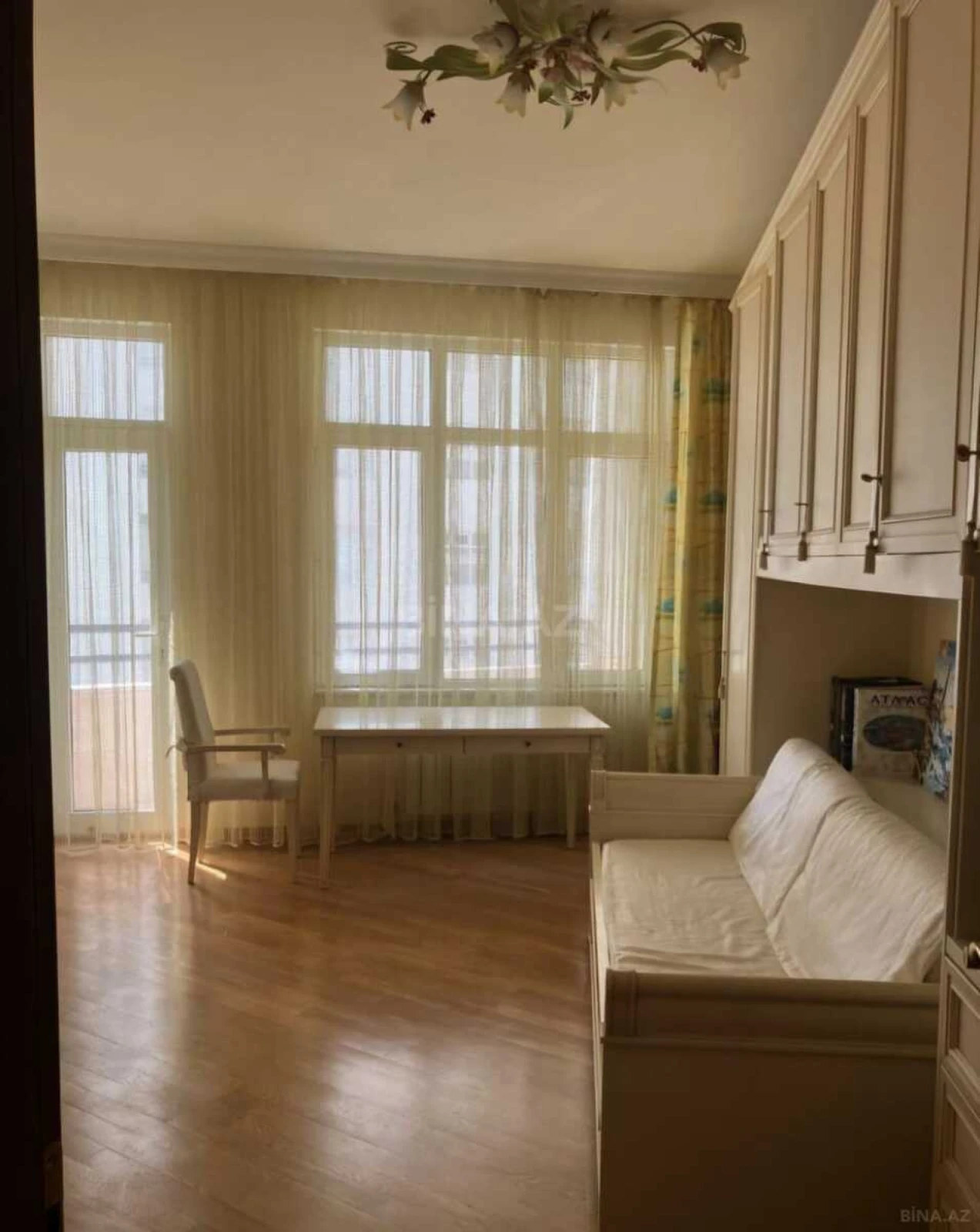 Satılır 4 otaqlı mənzil 230 m²