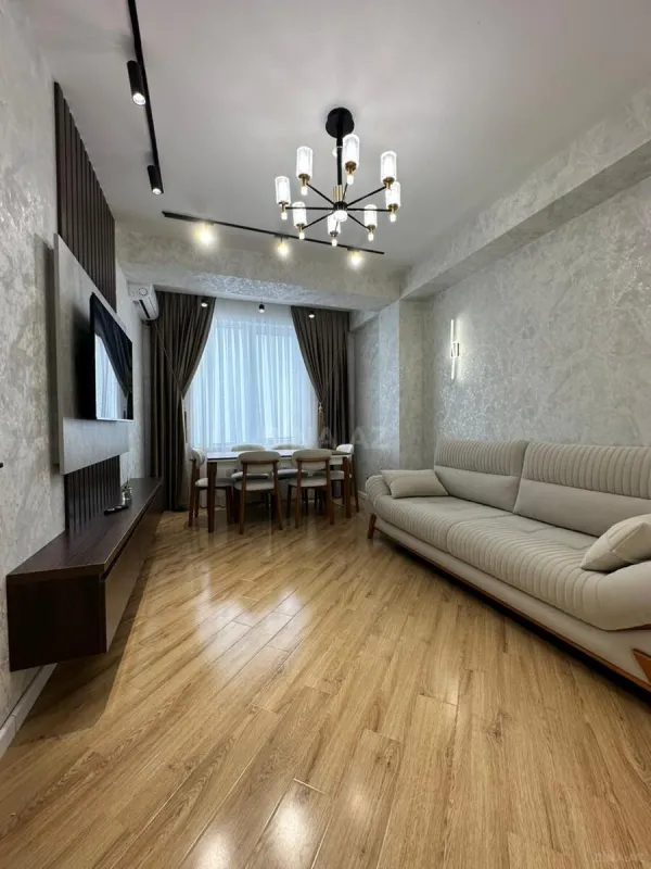 Satılır 2 otaqlı mənzil 82 m²