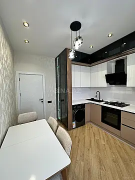 Satılır 2 otaqlı mənzil 82 m²