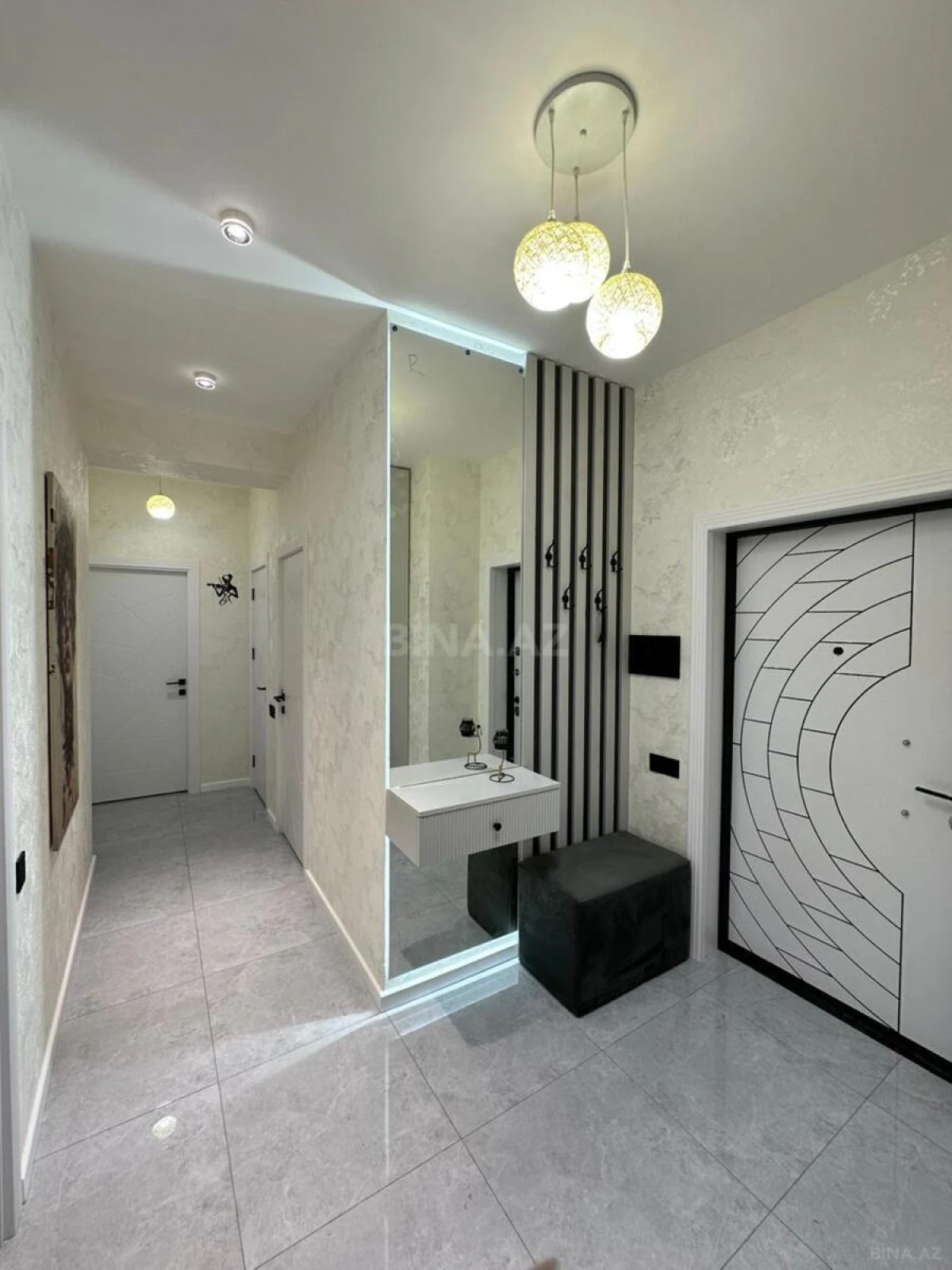 Satılır 2 otaqlı mənzil 82 m²