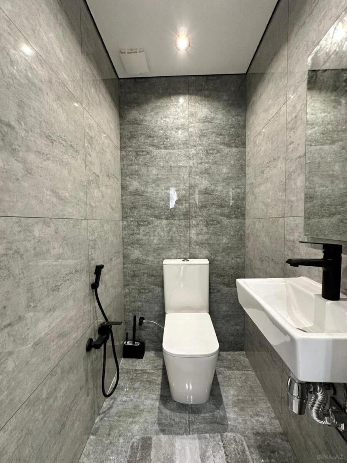 Satılır 2 otaqlı mənzil 82 m²