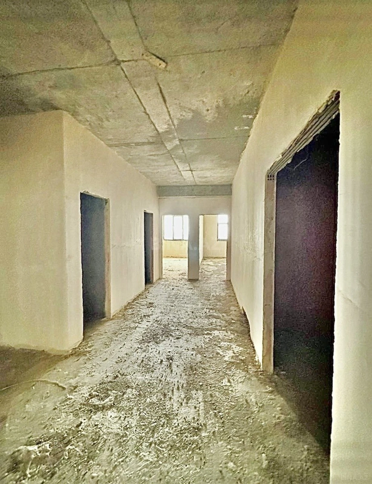 Satılır 3 otaqlı mənzil 145 m²