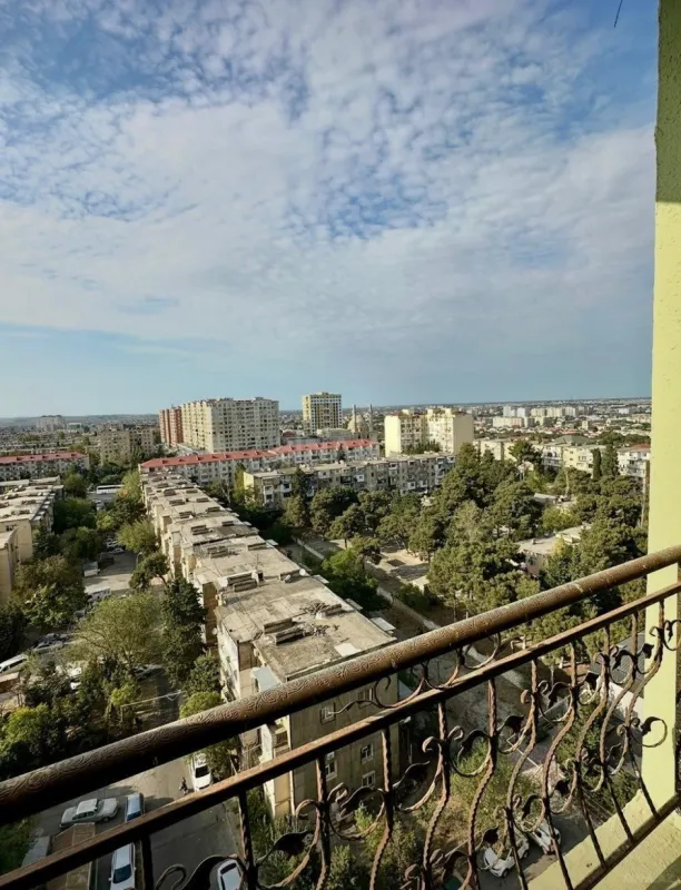 Satılır 3 otaqlı mənzil 145 m²