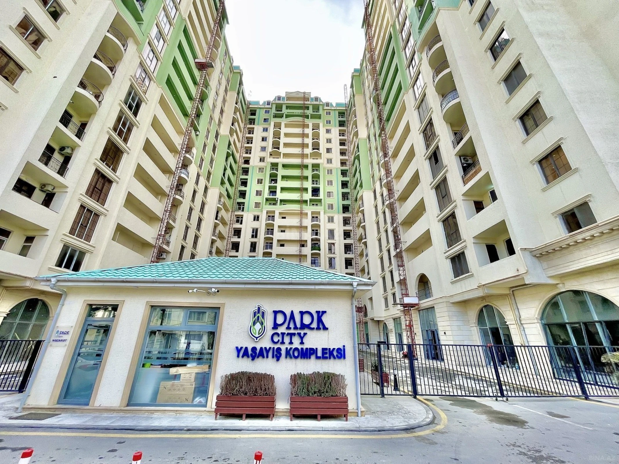 Satılır 3 otaqlı mənzil 145 m²