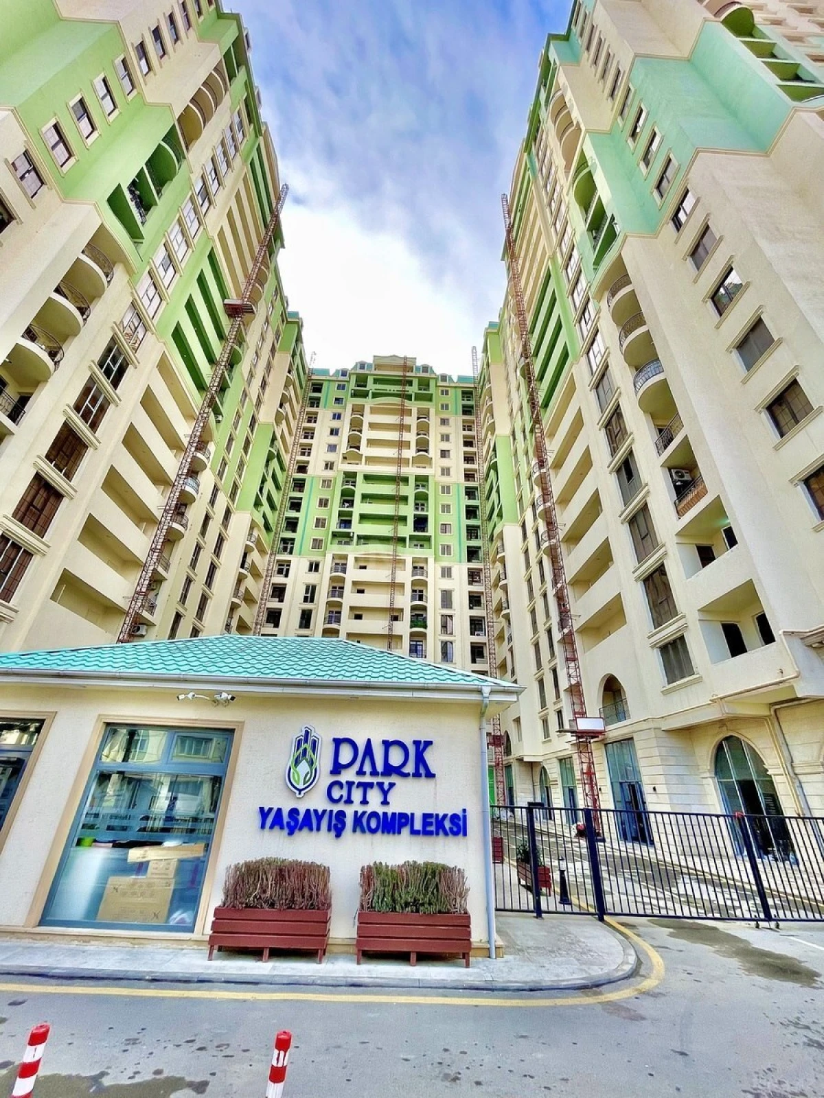 Satılır 3 otaqlı mənzil 145 m²