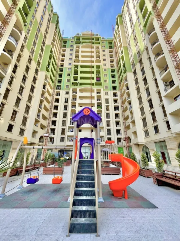 Satılır 3 otaqlı mənzil 145 m²