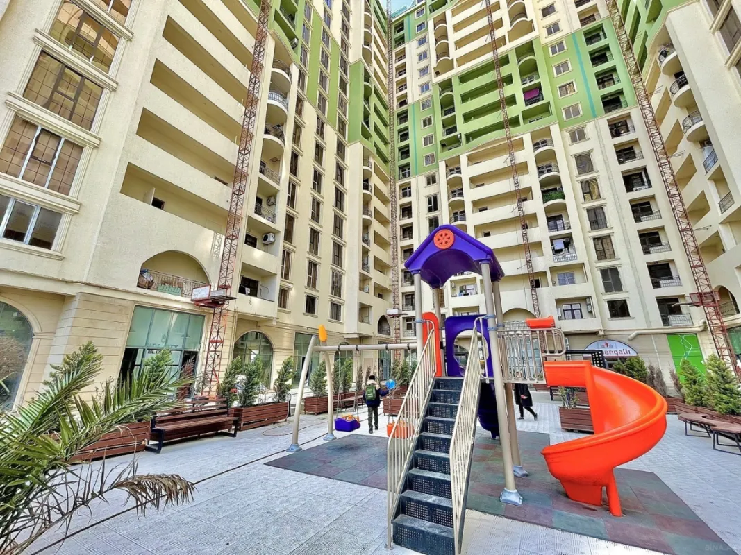 Satılır 3 otaqlı mənzil 145 m²