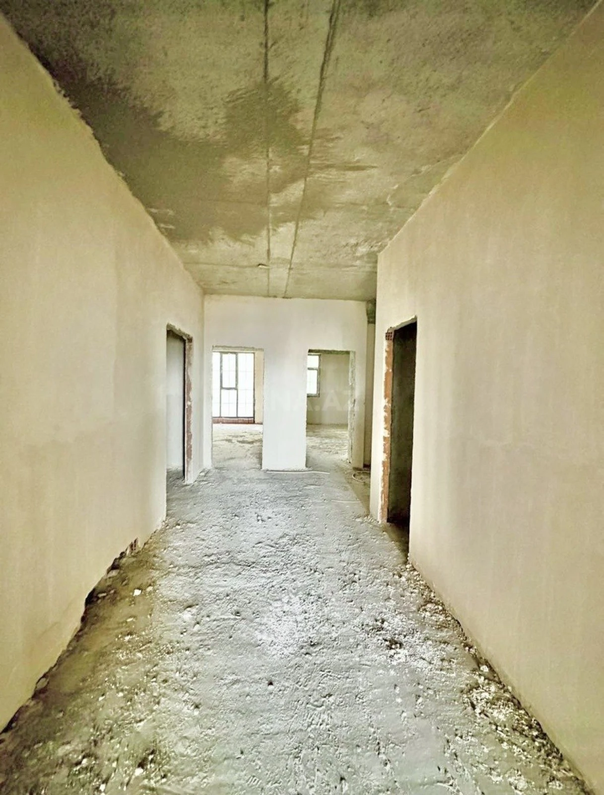 Satılır 3 otaqlı mənzil 145 m²