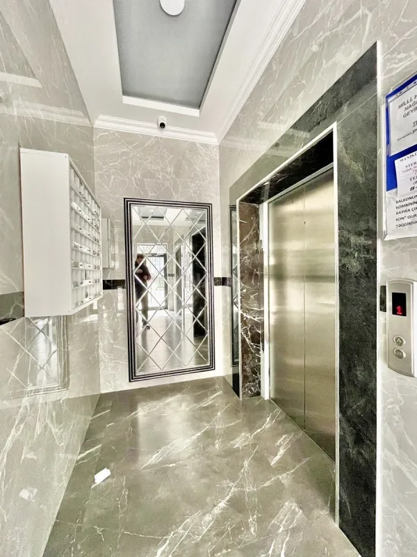 Satılır 3 otaqlı mənzil 145 m²