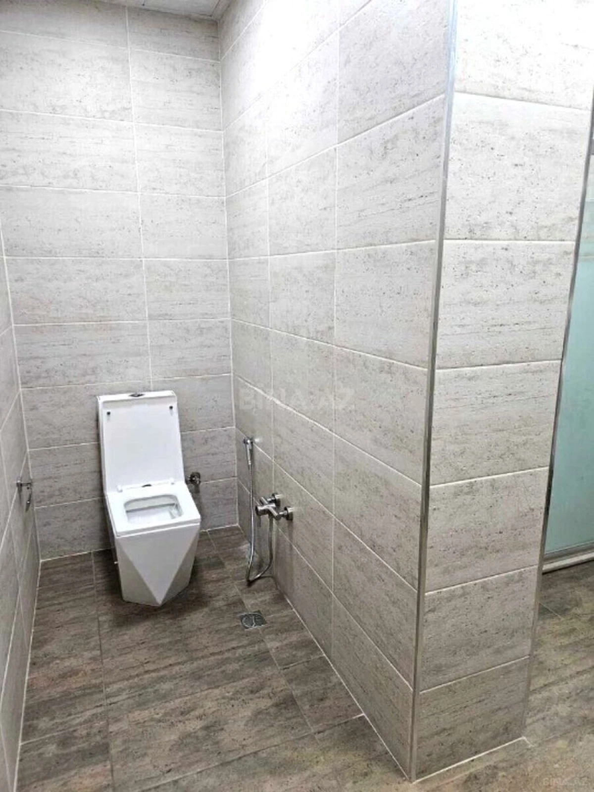 Satılır 2 otaqlı mənzil 100 m²
