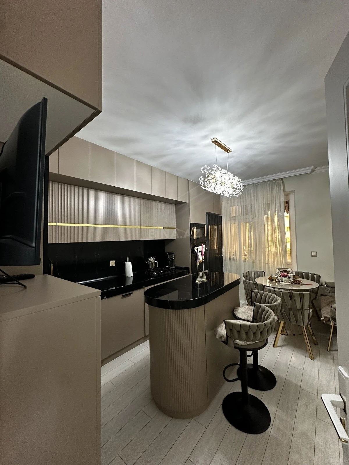 Satılır 3 otaqlı mənzil 110 m²