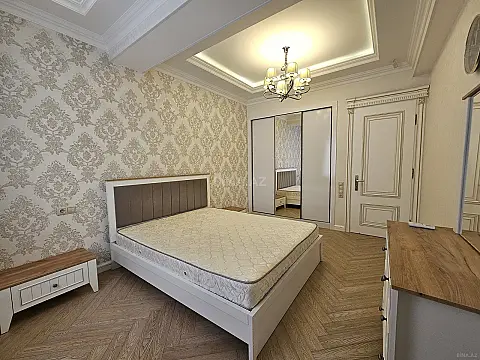Satılır 2 otaqlı mənzil 80 m²